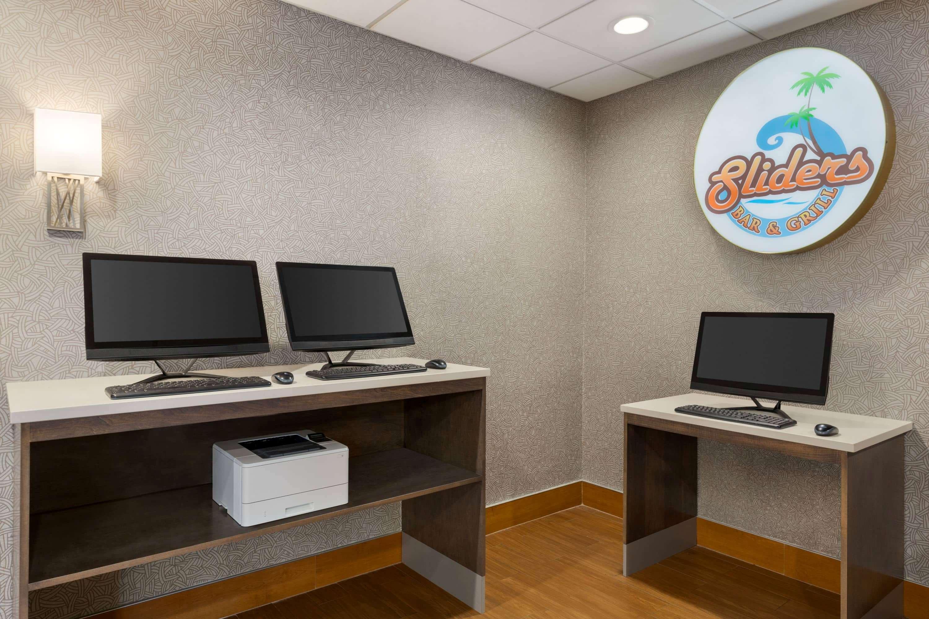 La Quinta Inn And Suites By Wyndham At Watiki Waterpark Rapid City Ngoại thất bức ảnh
