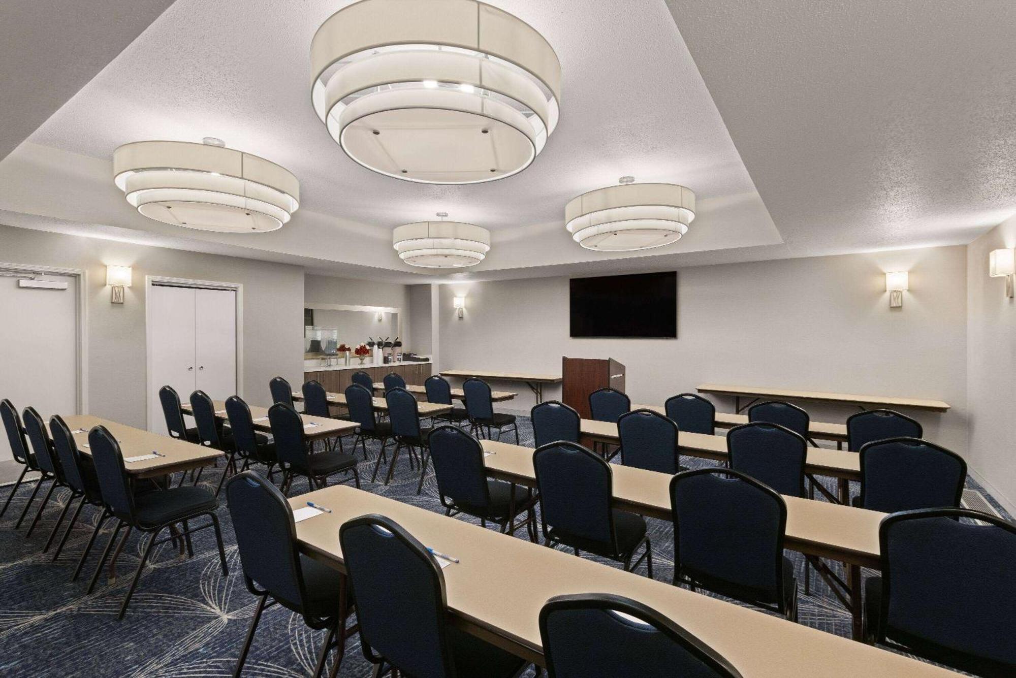 La Quinta Inn And Suites By Wyndham At Watiki Waterpark Rapid City Ngoại thất bức ảnh