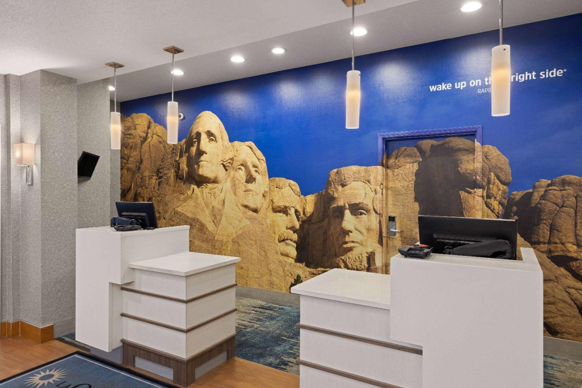 La Quinta Inn And Suites By Wyndham At Watiki Waterpark Rapid City Ngoại thất bức ảnh